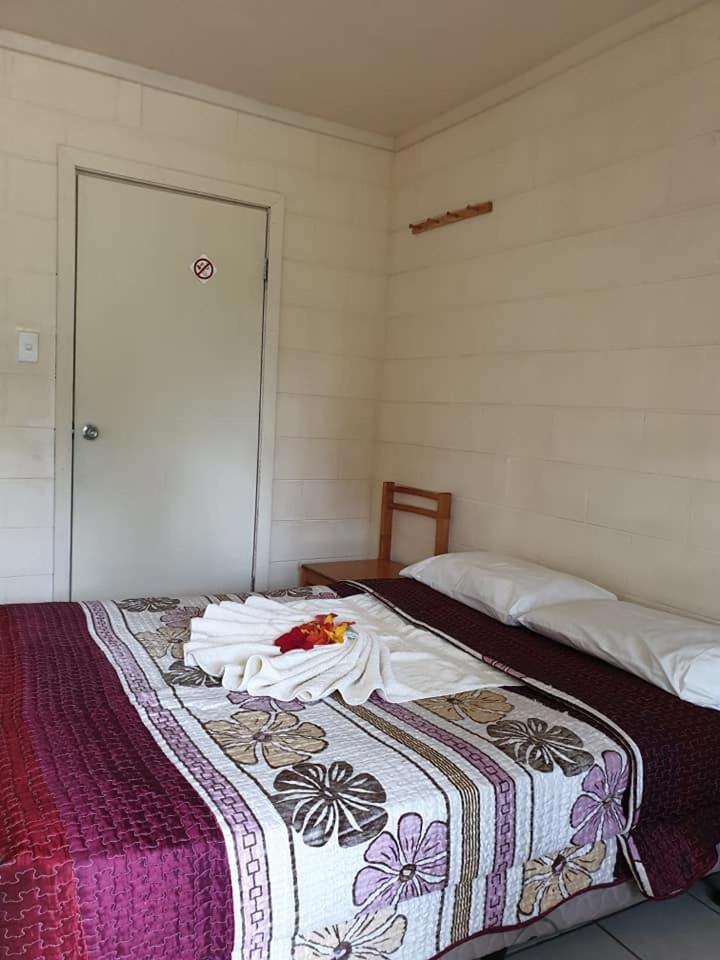 Transit Motel Mulifanua Exteriör bild